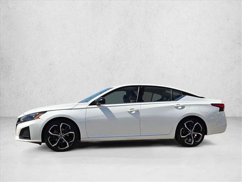 Used 2024 Nissan Altima 2.5 SR image 8