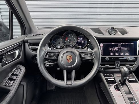 Certified 2023 Porsche Macan image 18