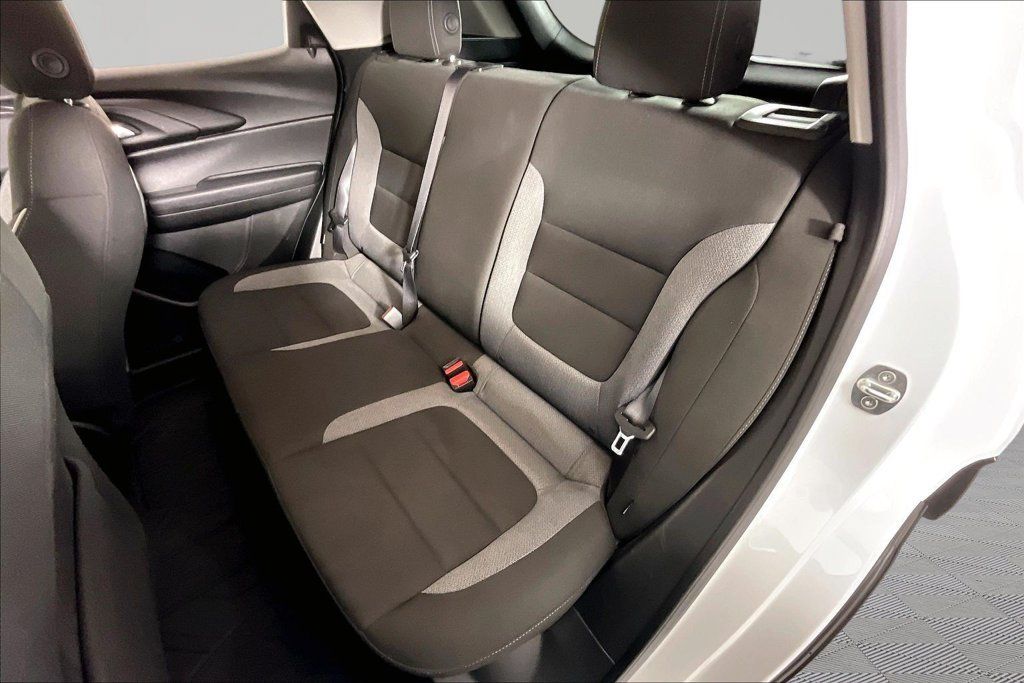 Used 2023 Chevrolet TrailBlazer LT w/ Convenience Package FWD image 19