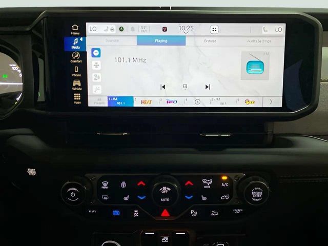 Used 2025 Jeep Wrangler Unlimited Sahara w/ Safety Group AWD/4WD image 36