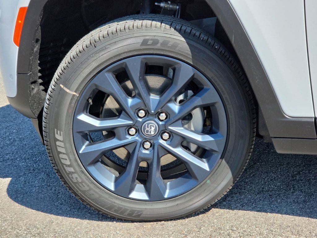 New 2026 Jeep Grand Cherokee L Limited AWD/4WD image 10