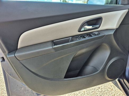 Used 2013 Chevrolet Cruze LS image 10