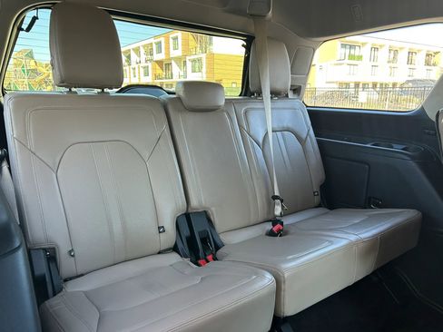 Used 2023 Ford Expedition Limited image 34