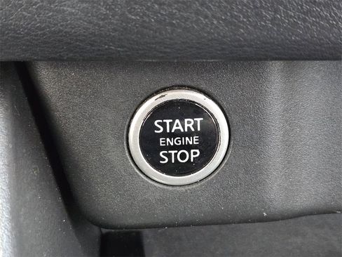 Used 2021 Nissan Rogue S image 21