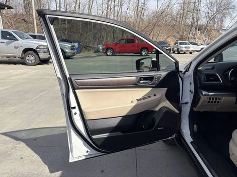 Used 2017 Subaru Outback 3.6R Limited image 9