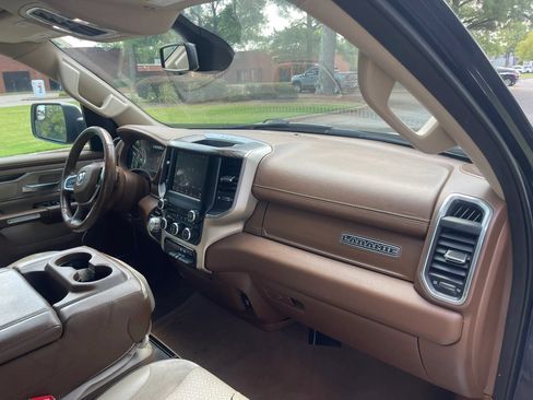 Used 2019 RAM 1500 Laramie AWD/4WD image 13