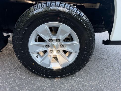 Used 2025 Chevrolet Silverado 1500 LT AWD/4WD image 27