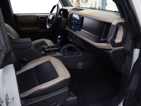 Used 2023 Ford Bronco Wildtrak image 31