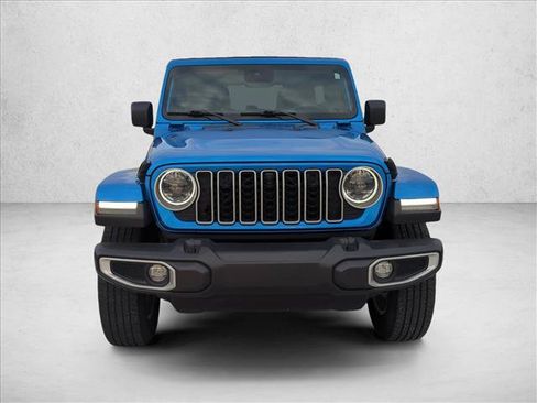 Used 2024 Jeep Wrangler Unlimited Sahara w/ Technology Group AWD/4WD image 2