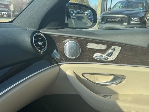 Used 2017 Mercedes-Benz E 300 4MATIC image 31