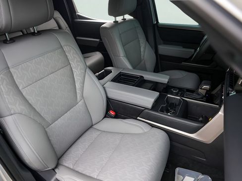 Used 2025 Toyota Tundra Limited w/ Power Package RWD image 33