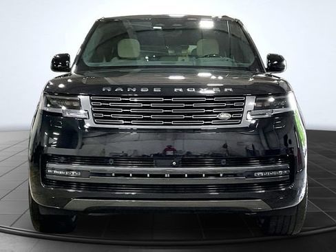 Used 2024 Land Rover Range Rover SE AWD/4WD image 3