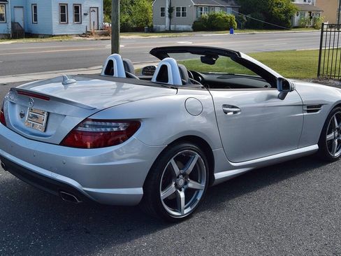 Used 2015 Mercedes-Benz SLK 250 w/ Premium Package image 52