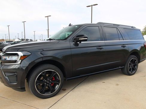 Used 2023 Ford Expedition Max Limited image 19