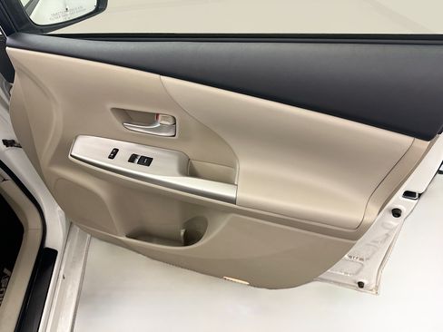 Used 2014 Toyota Prius V Five FWD image 33