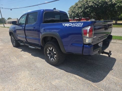 Used 2023 Toyota Tacoma TRD Off-Road w/ TRD Premium Off Road Package AWD/4WD image 12