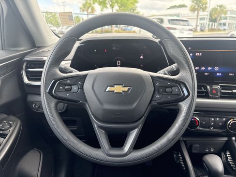 Used 2025 Chevrolet TrailBlazer LT FWD image 19