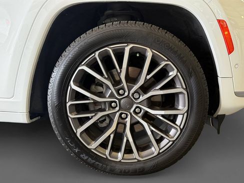 Used 2023 Jeep Grand Cherokee L Summit AWD/4WD image 8