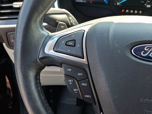 Used 2017 Ford Edge Titanium w/ Equipment Group 301A AWD/4WD image 23
