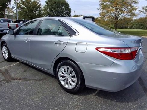 Used 2016 Toyota Camry image 6