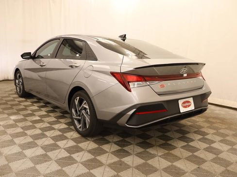 Used 2025 Hyundai Elantra Sport image 3