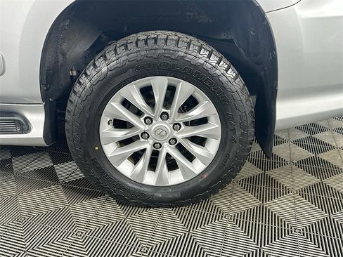 Used 2017 Lexus GX 460 image 33
