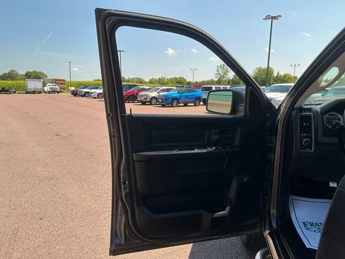Used 2018 RAM 1500 Express w/ Express Value Package AWD/4WD image 11