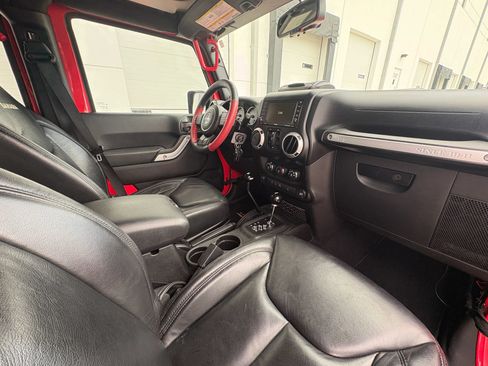 Used 2013 Jeep Wrangler Unlimited Sahara w/ Connectivity Group AWD/4WD image 36