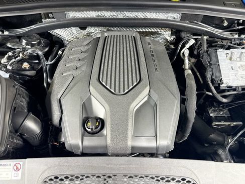 Certified 2024 Porsche Macan AWD/4WD image 26