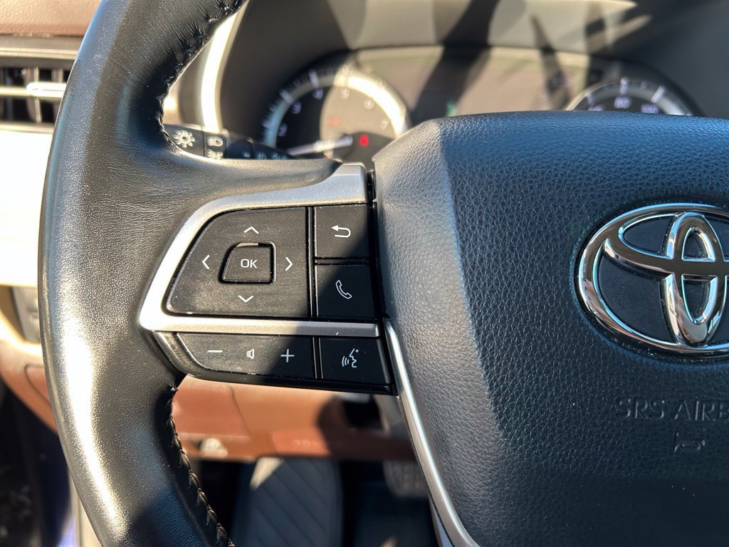 Used 2022 Toyota Highlander XLE AWD/4WD image 22