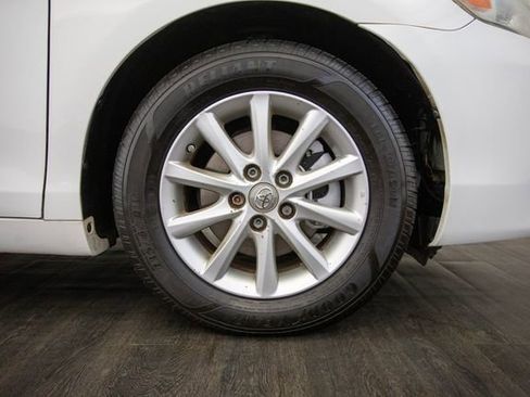 Used 2011 Toyota Camry XLE w/ XLE Extra-Value Pkg #2 image 42