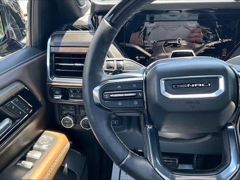 Used 2025 GMC Yukon Denali Ultimate w/ LPO, Floor Liner Package AWD/4WD image 11