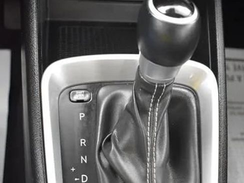 Used 2025 Hyundai Venue SEL FWD image 34