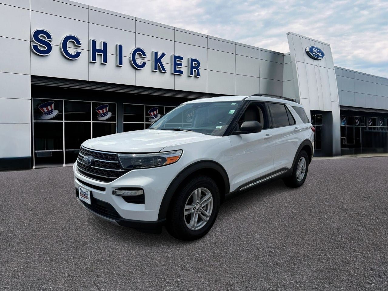 Used 2021 Ford Explorer XLT w/ Equipment Group 202A AWD/4WD image 4
