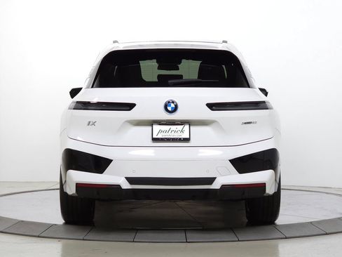 Used 2024 BMW iX xDrive50 w/ Sport Package AWD/4WD image 6