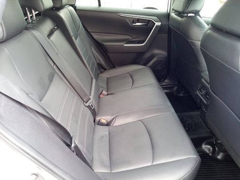 Used 2020 Toyota RAV4 XLE Premium image 16