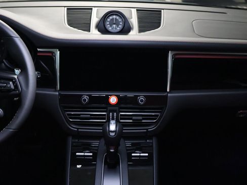 New 2026 Porsche Macan image 20