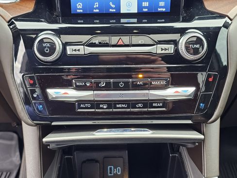 Used 2023 Ford Explorer King Ranch w/ Technology Package image 31