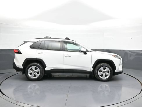 Used 2021 Toyota RAV4 XLE AWD/4WD image 5