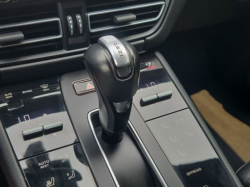 Used 2023 Porsche Macan image 13