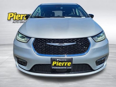 Used 2024 Chrysler Pacifica Touring-L FWD image 9