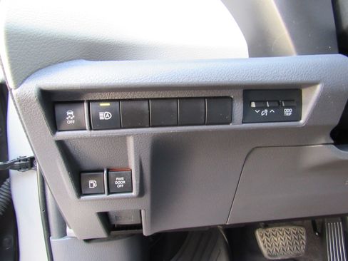 Used 2022 Toyota Sienna LE image 12