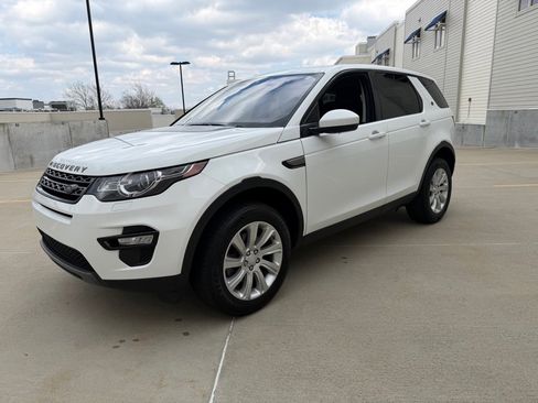 Used 2019 Land Rover Discovery Sport SE image 3