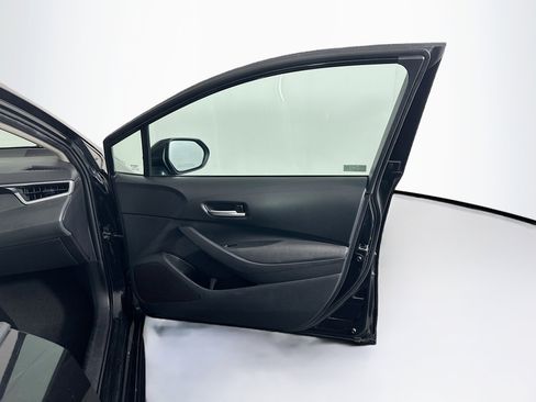 Used 2021 Toyota Corolla LE image 30