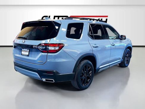 Used 2025 Honda Pilot Touring image 7