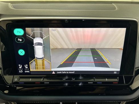 Certified 2024 Volkswagen Atlas Cross Sport SEL Premium R-Line AWD/4WD image 15
