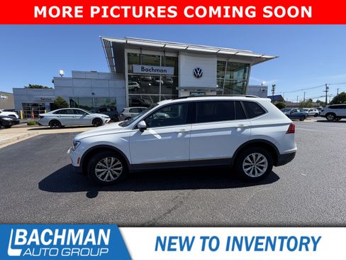 Used 2018 Volkswagen Tiguan SE w/ Panoramic Sunroof Package AWD/4WD image 3