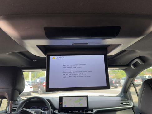 Used 2025 Toyota Sienna Limited image 12