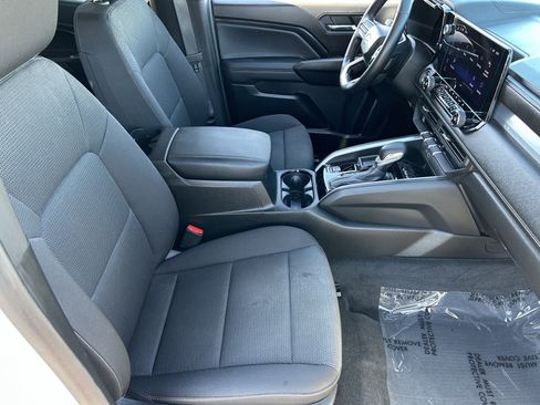 Used 2023 Chevrolet Colorado LT w/ LT Convenience Package II image 11