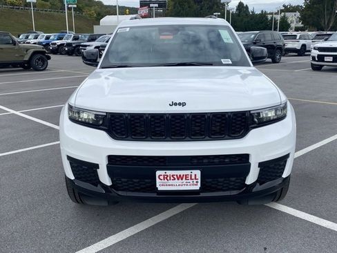 New 2025 Jeep Grand Cherokee L Altitude image 10